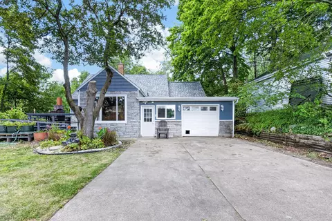 1202 Pinehurst Blvd, Kalamazoo, MI 49006