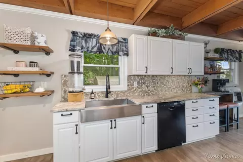 Kitchen - 5809 Maple St, Newaygo, MI 49337 photo 4 of 6