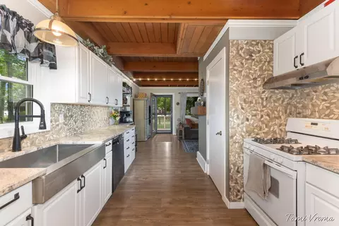 Kitchen - 5809 Maple St, Newaygo, MI 49337 photo 6 of 6