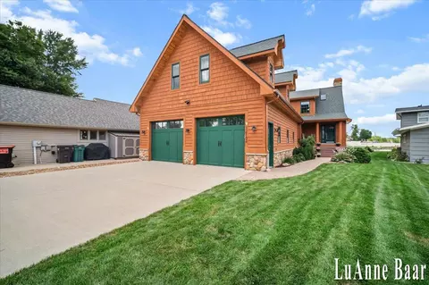 12702 Park Dr, Wayland, MI 49348