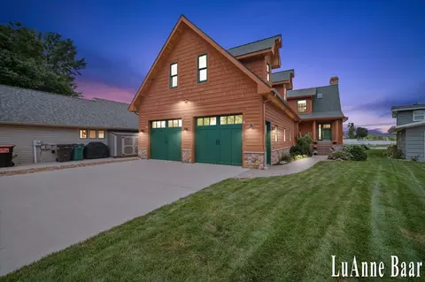 12702 Park Dr, Wayland, MI 49348