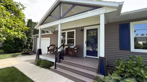 226 S Chicago St, New Buffalo, MI 49117