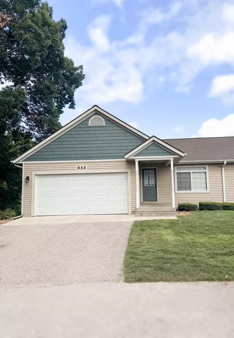652 Oriole Ct #10, Middleville, MI 49333