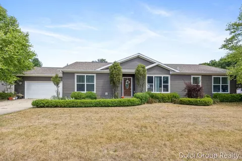 7861 Schooner Ln, Stanwood, MI 49346
