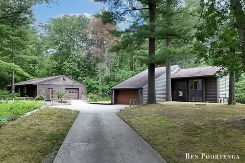 8707 White Fawn Trl NE, Rockford, MI 49341