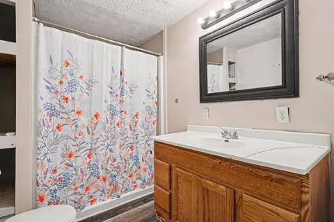 Bath - 34 E Washington St, Newaygo, MI 49337 photo 1 of 1