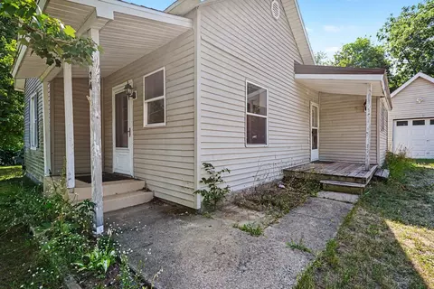 Exterior - 34 E Washington St, Newaygo, MI 49337 photo 1 of 7