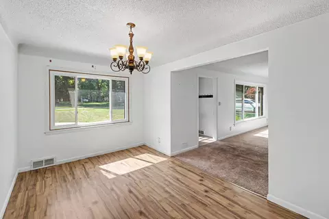 Living - 1127 S Brown St, Jackson, MI 49203 photo 3 of 4