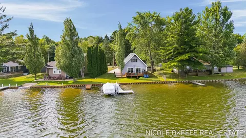 17430 Apache Trl, Howard City, MI 49329