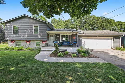 Exterior - 5105 Sharon Dr, Jackson, MI 49203 photo 2 of 9