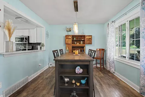 Dining - 5105 Sharon Dr, Jackson, MI 49203 photo 1 of 2