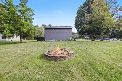 Exterior - 5105 Sharon Dr, Jackson, MI 49203 photo 5 of 9