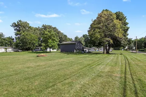 Exterior - 5105 Sharon Dr, Jackson, MI 49203 photo 7 of 9