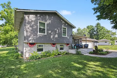 Exterior - 5105 Sharon Dr, Jackson, MI 49203 photo 1 of 9