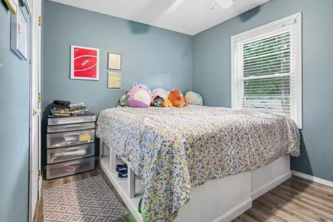 Bedroom - 5105 Sharon Dr, Jackson, MI 49203 photo 2 of 5