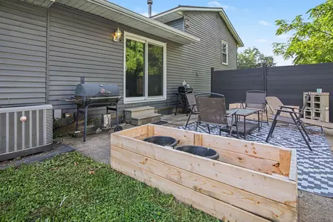 Exterior - 5105 Sharon Dr, Jackson, MI 49203 photo 6 of 9