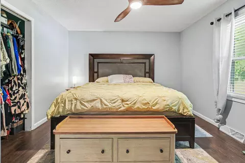 Bedroom - 5105 Sharon Dr, Jackson, MI 49203 photo 1 of 5