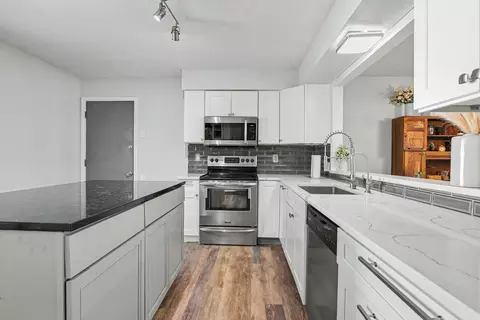 Kitchen - 5105 Sharon Dr, Jackson, MI 49203 photo 2 of 2