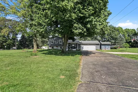 Exterior - 5105 Sharon Dr, Jackson, MI 49203 photo 3 of 9