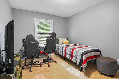 Bedroom - 5105 Sharon Dr, Jackson, MI 49203 photo 3 of 5