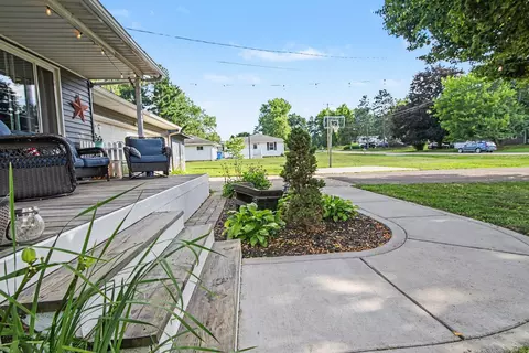Exterior - 5105 Sharon Dr, Jackson, MI 49203 photo 4 of 9