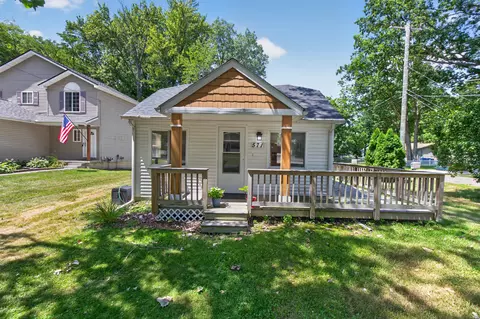 571 Crescent Lake Rd, Waterford, MI 48327