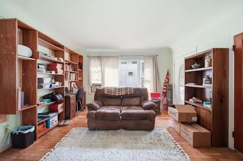Living - 518 Garfield St, Jackson, MI 49203 photo 4 of 4