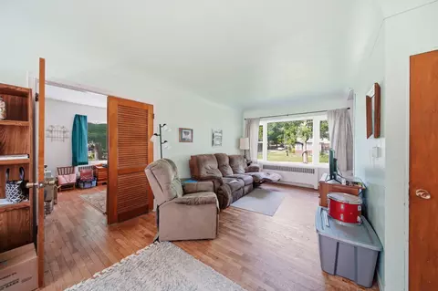 Living - 518 Garfield St, Jackson, MI 49203 photo 1 of 4