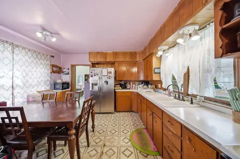 Kitchen - 518 Garfield St, Jackson, MI 49203 photo 3 of 5