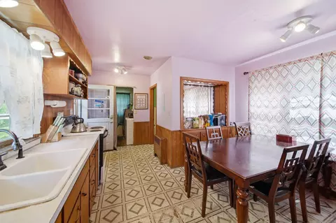 Kitchen - 518 Garfield St, Jackson, MI 49203 photo 2 of 5