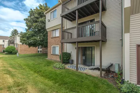 30078 W 12 Mile Rd #99, Farmington Hills, MI 48334