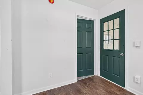 Entry Way - 930 Backus St, Jackson, MI 49202 photo 4 of 6
