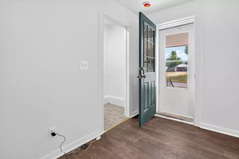 Entry Way - 930 Backus St, Jackson, MI 49202 photo 1 of 6