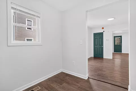 Entry Way - 930 Backus St, Jackson, MI 49202 photo 5 of 6