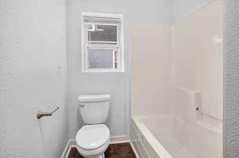 Bath - 930 Backus St, Jackson, MI 49202 photo 2 of 2