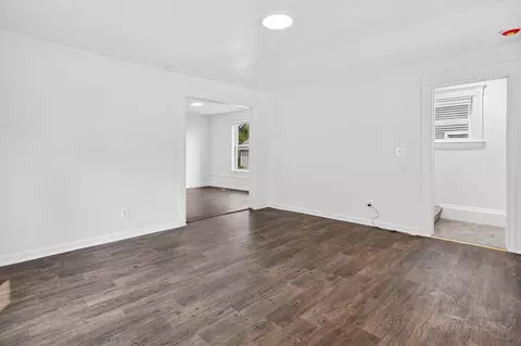 Living - 930 Backus St, Jackson, MI 49202 photo 3 of 3