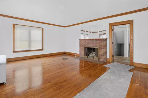 Living - 939 Backus St, Jackson, MI 49202 photo 3 of 11