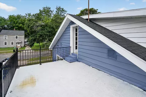 Exterior - 939 Backus St, Jackson, MI 49202 photo 6 of 8