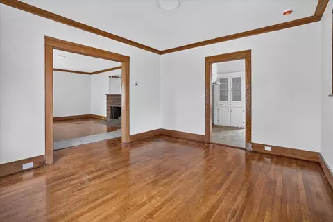 Living - 939 Backus St, Jackson, MI 49202 photo 11 of 11