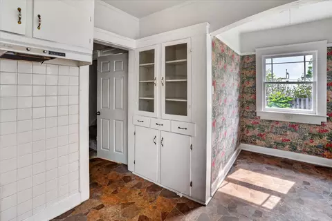 Entry Way - 939 Backus St, Jackson, MI 49202 photo 1 of 1