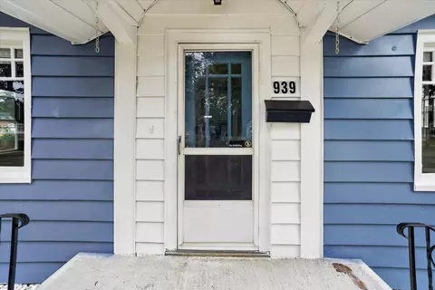 Exterior - 939 Backus St, Jackson, MI 49202 photo 3 of 8