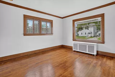 Living - 939 Backus St, Jackson, MI 49202 photo 10 of 11