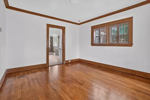 Living - 939 Backus St, Jackson, MI 49202 photo 7 of 11