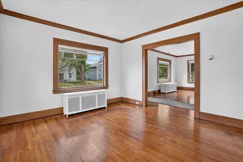 Living - 939 Backus St, Jackson, MI 49202 photo 9 of 11