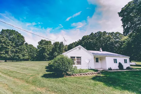 Exterior - 1072 E Territorial Rd N, Rives Junction, MI 49277 photo 3 of 5
