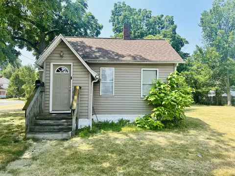 1541 6th St, Muskegon, MI 49441