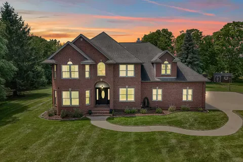 1230 Meadow Ln, Hillsdale, MI 49242