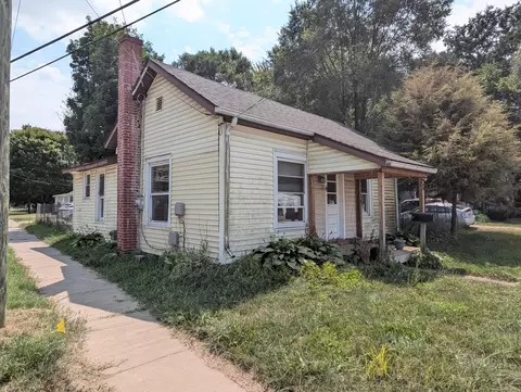 502 W Main St, Hartford, MI 49057