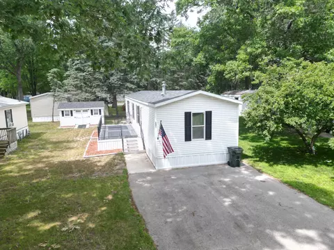 2401 Oak St, Twin Lake, MI 49457