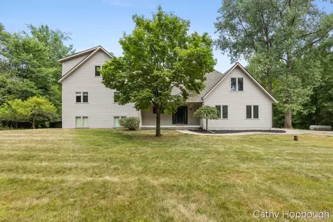 8687 River Run Trl, Greenville, MI 48838